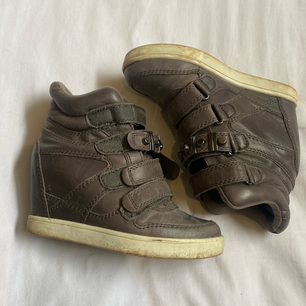 Wedge sneakers